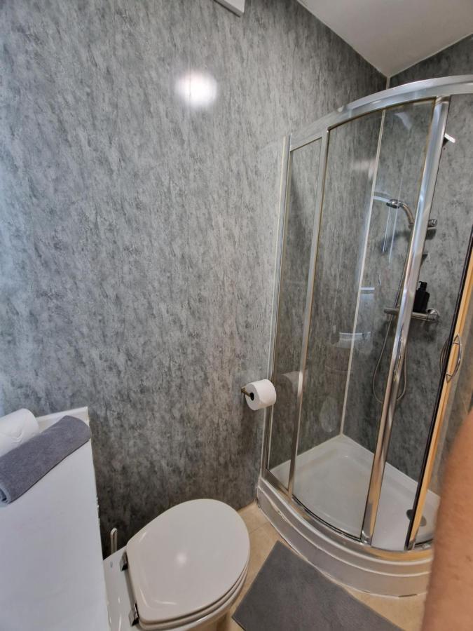 Affordable In Shared Flat, Bridge * Londen